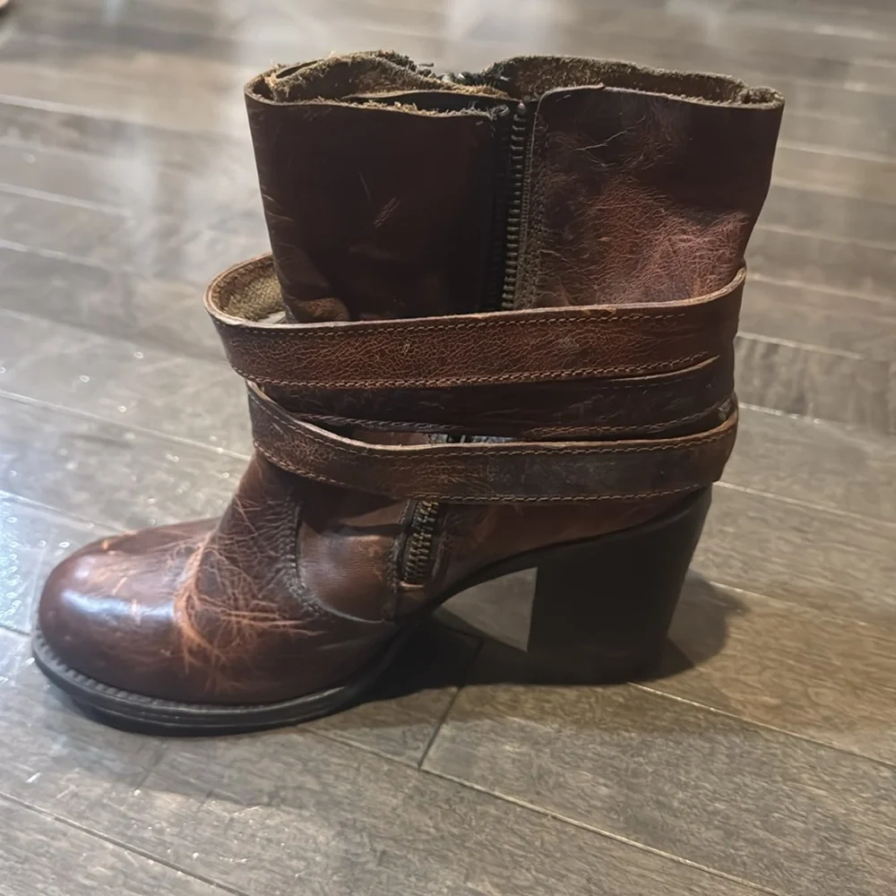 Vintage Brown Leather Boots - Picture 8 of 12